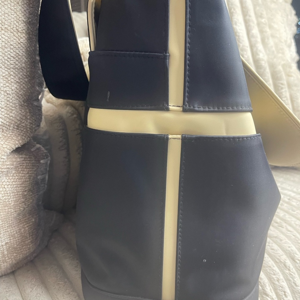 Medela Black and Tan Baby Bag - Picture 4 of 12